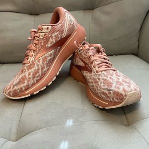 Brooks Ghost 14 Women’s Size 10 Pink Patterned Running Shoes